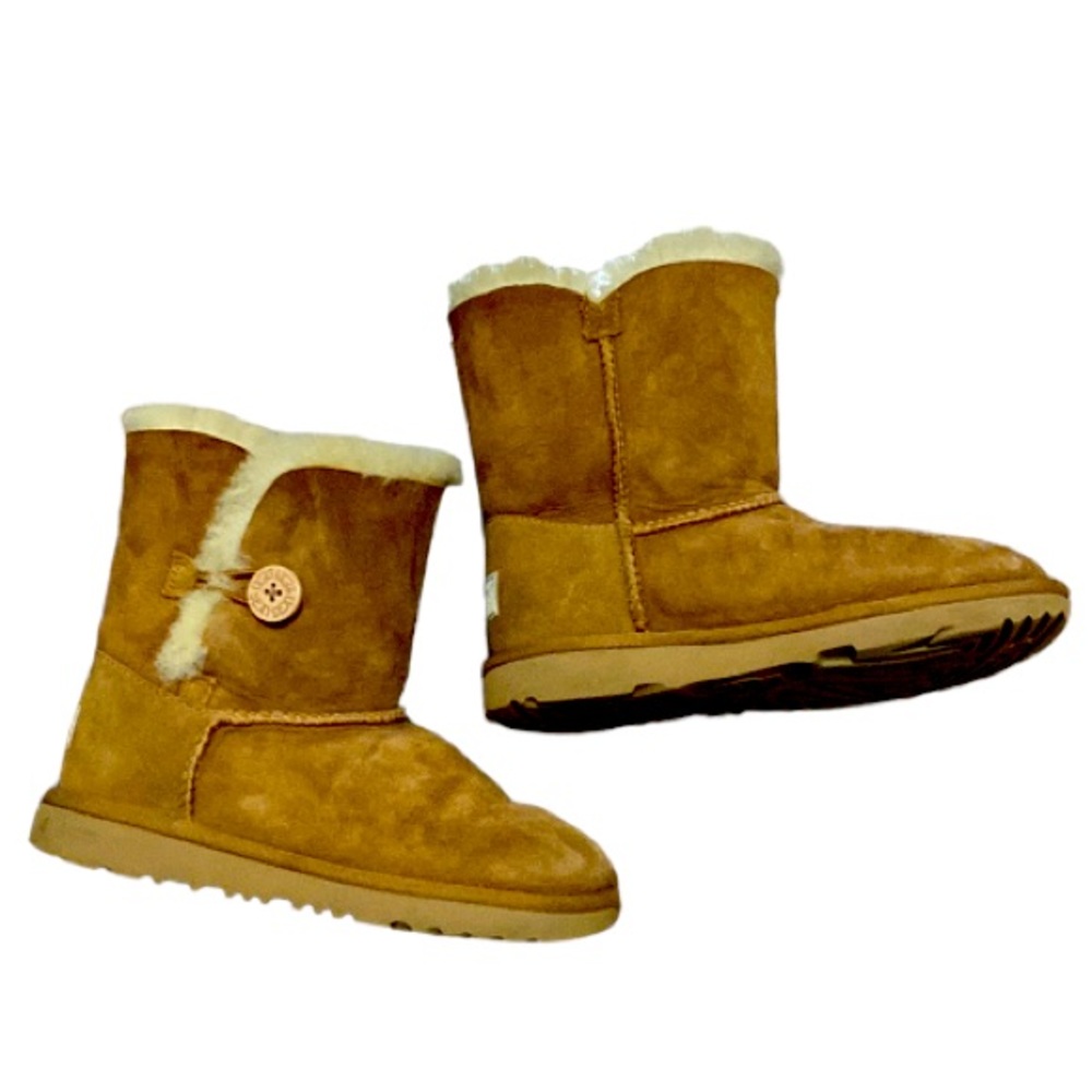 UGG Bailey Button Up  Ankle Boots Size 2US